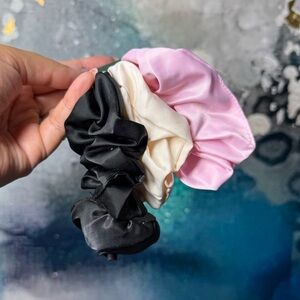 Set of 3 Satin Scrunchies Black Rosette